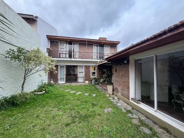 VENTA CASA 4 AMBIENTES JARDIN JACUZZI ITUZAINGO