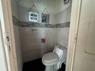 VENTA CASA 4 AMBIENTES JARDIN JACUZZI ITUZAINGO