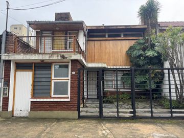 VENTA CASA 4 AMBIENTES JARDIN JACUZZI ITUZAINGO