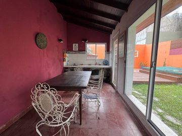 VENTA CASA 4 AMBIENTES JARDIN JACUZZI ITUZAINGO