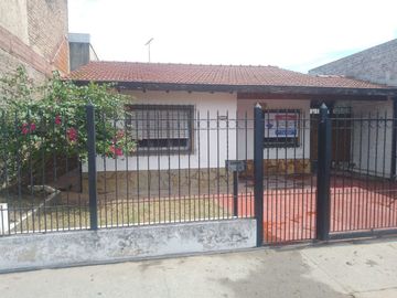 TERRENO VENTA GONZALEZ CATAN CON  CASA REFACCIONAR