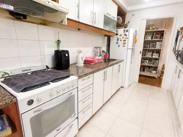 VENTA 3 AMBIENTES CON AMPLIO PATIO TERRAZA PROPIO