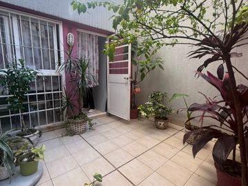 VENTA 3 AMBIENTES CON AMPLIO PATIO TERRAZA PROPIO