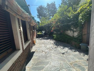 VENTA CASA PARQUE GARAGE Y QUINCHO
