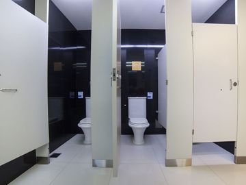OFICINAS 450 m2 PLANTA LIBRE en OLIVO, 8 cocheras