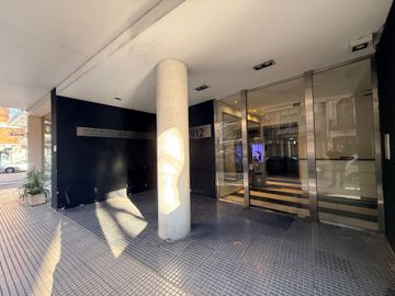 Un ambiente al frente c/balcon 31 metros Recoleta