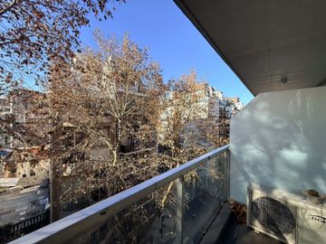Un ambiente al frente c/balcon 31 metros Recoleta