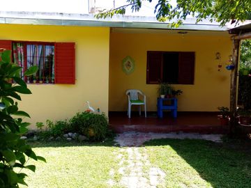 VENTA 2 CASAS SOBRE CAMINO FALDA DEL CARMEN