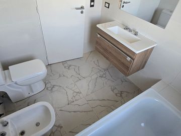CASA A ESTRENAR 4 AMB. CON GALERIA - SAN SIMON