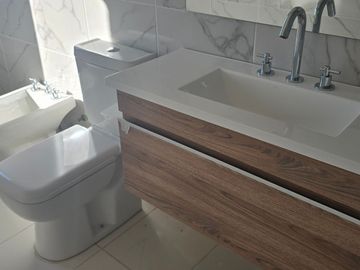 CASA A ESTRENAR 4 AMB. CON GALERIA - SAN SIMON