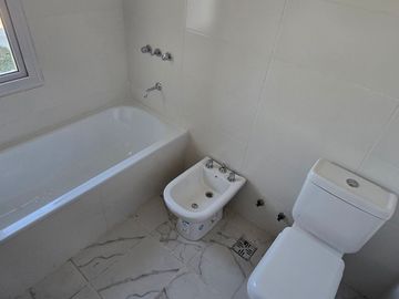 CASA A ESTRENAR 4 AMB. CON GALERIA - SAN SIMON