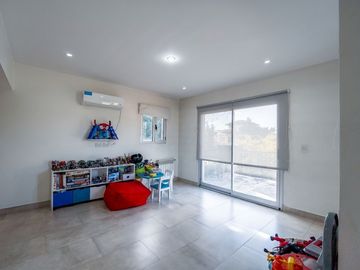 Venta Casa a la laguna en Barrio Santa Catalina