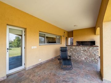 Venta Casa a la laguna en Barrio Santa Catalina