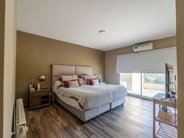 Venta Casa a la laguna en Barrio Santa Catalina