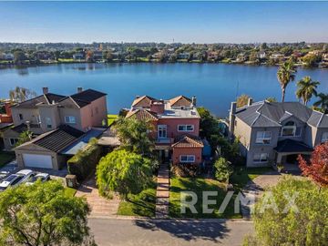 Venta Casa San isidro Labrador a la laguna amarra