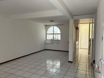 Casa sola en renta en Los Candiles, Corregidora, Querétaro