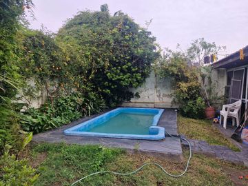 VENTA CASA TIPO CHALET, QUINCHO, PILETA Y GARAGE