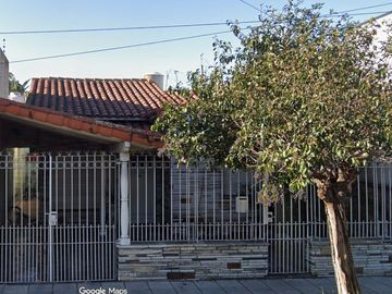 VENTA CASA TIPO CHALET, QUINCHO, PILETA Y GARAGE