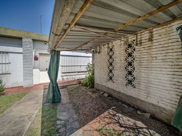 VENTA CASA 3 AMB C/ PILETA APTO CREDITO L HERMOSA