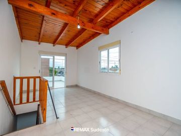 CASA EN VENTA 3 DORMITORIOS RECICLADA A NUEVA