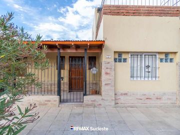 CASA EN VENTA 3 DORMITORIOS RECICLADA A NUEVA