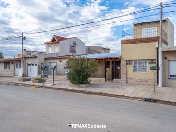 CASA EN VENTA 3 DORMITORIOS RECICLADA A NUEVA