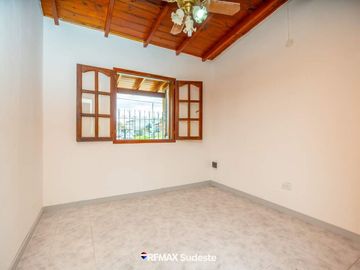CASA EN VENTA 3 DORMITORIOS RECICLADA A NUEVA