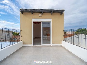 CASA EN VENTA 3 DORMITORIOS RECICLADA A NUEVA