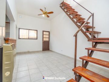 CASA EN VENTA 3 DORMITORIOS RECICLADA A NUEVA