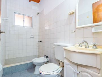 CASA EN VENTA 3 DORMITORIOS RECICLADA A NUEVA