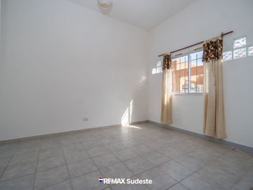 CASA EN VENTA 3 DORMITORIOS RECICLADA A NUEVA