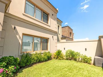 Venta Imponente Casa Barrio El Resguardo - C.Evita