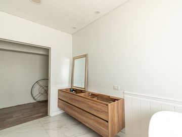 Venta Imponente Casa Barrio El Resguardo - C.Evita