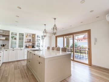 Venta Imponente Casa Barrio El Resguardo - C.Evita