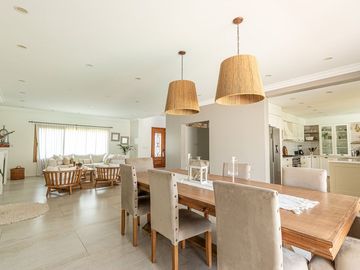 Venta Imponente Casa Barrio El Resguardo - C.Evita
