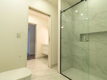 Venta Imponente Casa Barrio El Resguardo - C.Evita