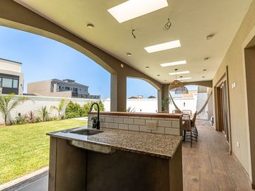 Venta Imponente Casa Barrio El Resguardo - C.Evita