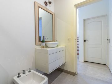 Venta Imponente Casa Barrio El Resguardo - C.Evita
