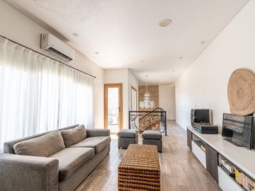 Venta Imponente Casa Barrio El Resguardo - C.Evita