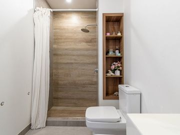 Venta Imponente Casa Barrio El Resguardo - C.Evita