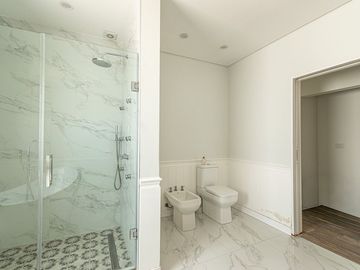 Venta Imponente Casa Barrio El Resguardo - C.Evita