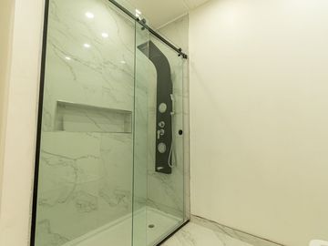 Venta Imponente Casa Barrio El Resguardo - C.Evita