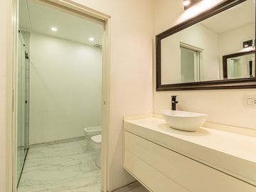 Venta Imponente Casa Barrio El Resguardo - C.Evita
