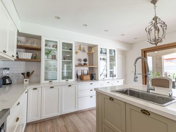 Venta Imponente Casa Barrio El Resguardo - C.Evita