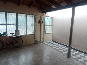 APTA CREDITO!VENTA DE CASA 3 AMBIENTES CON LOCAL..