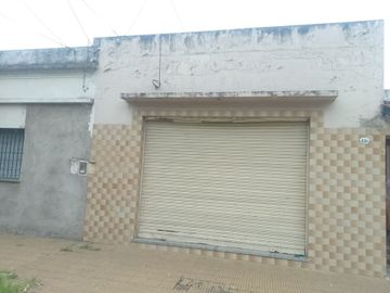 APTA CREDITO!VENTA DE CASA 3 AMBIENTES CON LOCAL..