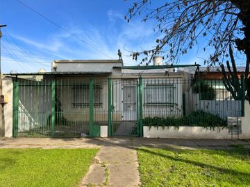 CASA EN VENTA 4 AMBIENTES EN LONGCHAMPS