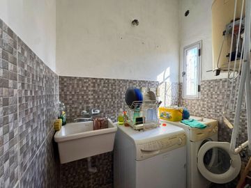 CASA EN VENTA 4 AMBIENTES EN LONGCHAMPS