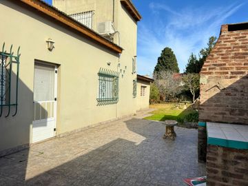 CASA EN VENTA 4 AMBIENTES EN LONGCHAMPS