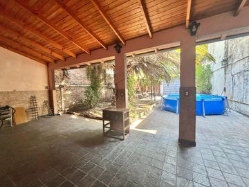 CASA 3 AMB S/LOTE DE 226 M2 LANÚS PERMUTA
